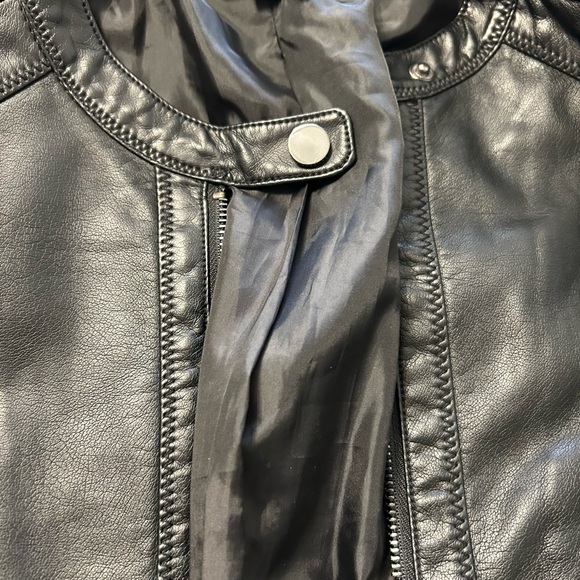 Ladies imitation black leather jacket - Picture 1 of 4